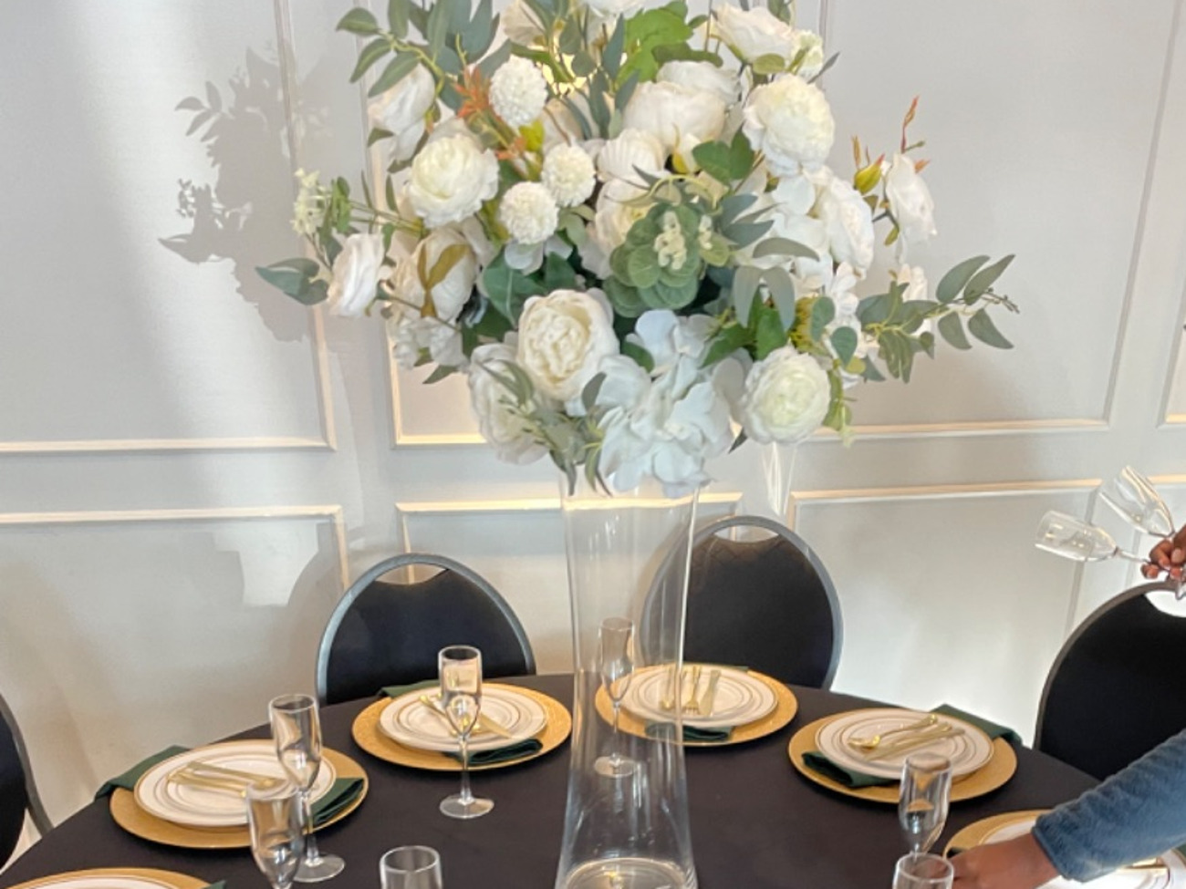 5 flower centrepieces vases 