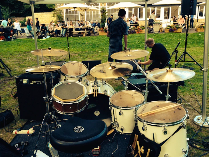 5 piece drum kit + hardware, cymbals, cases