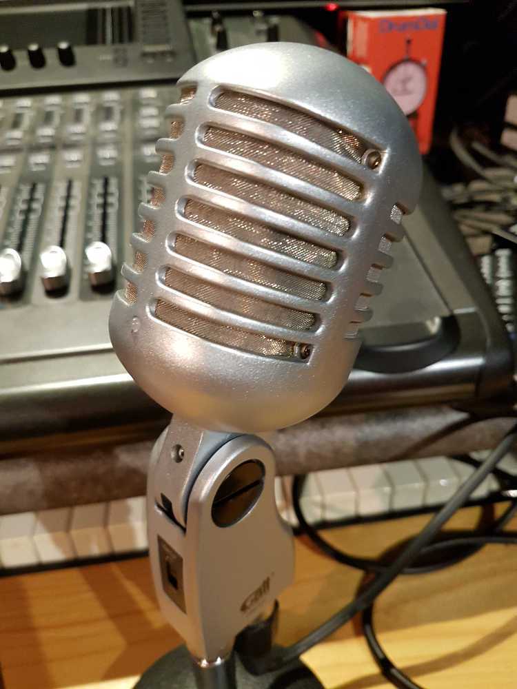Vintage 50's style retro vocal microphone - 30's 40's 60's