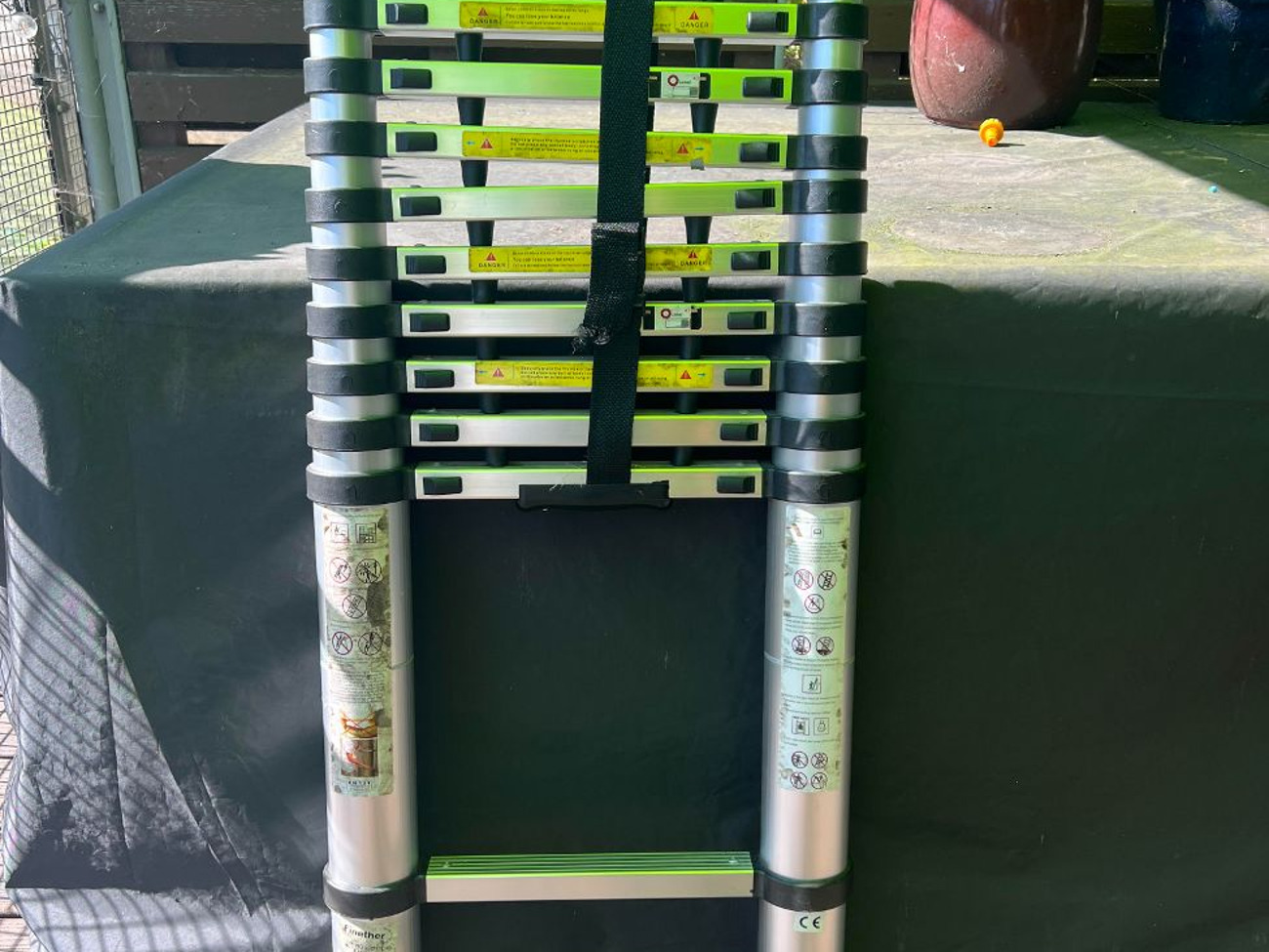 5m telescopic ladder with finger protection, en131 certified