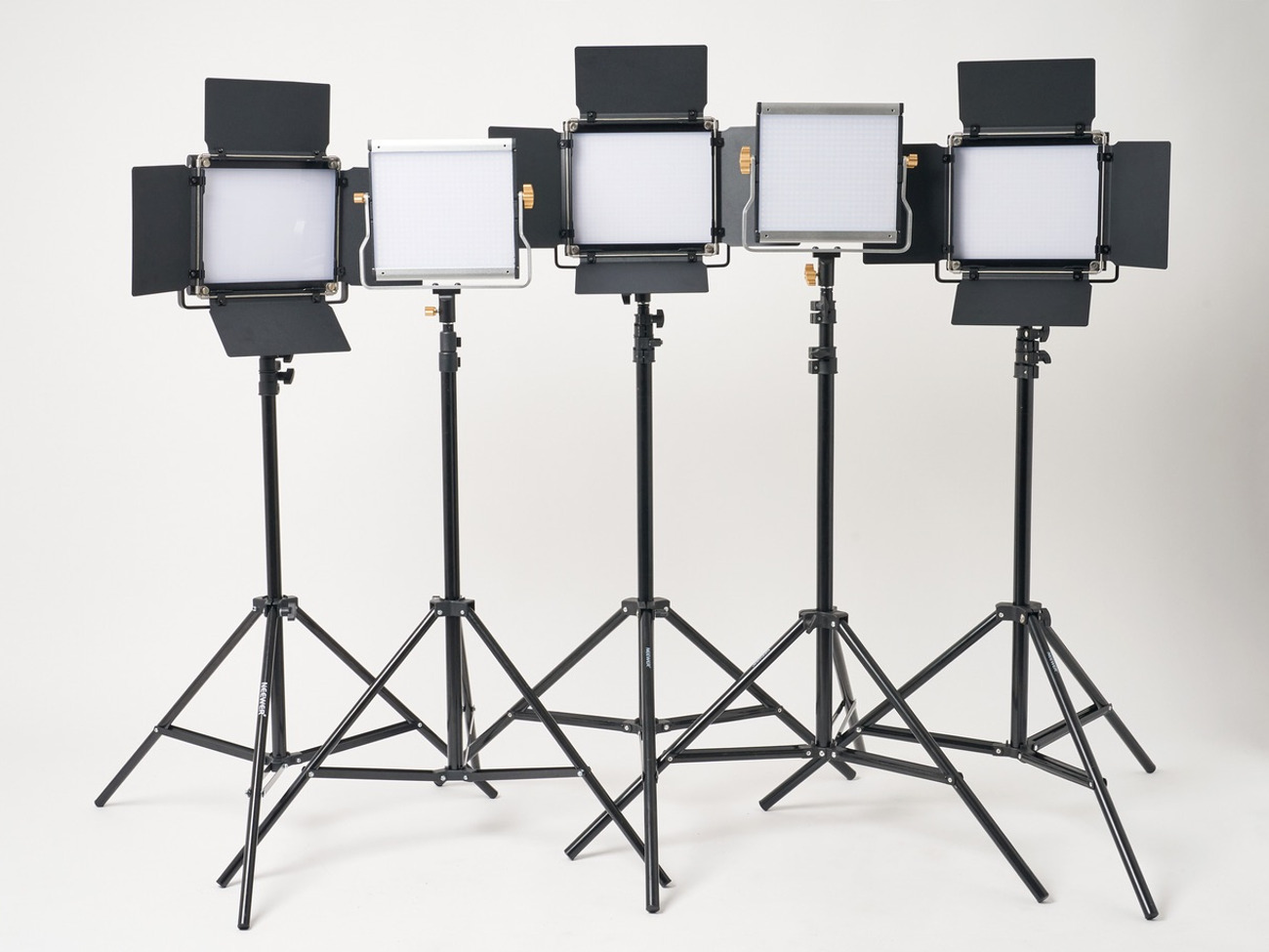 5x led light panels (dimmable and color temp changeable)