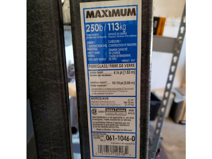 6 feet fiberglass ladder