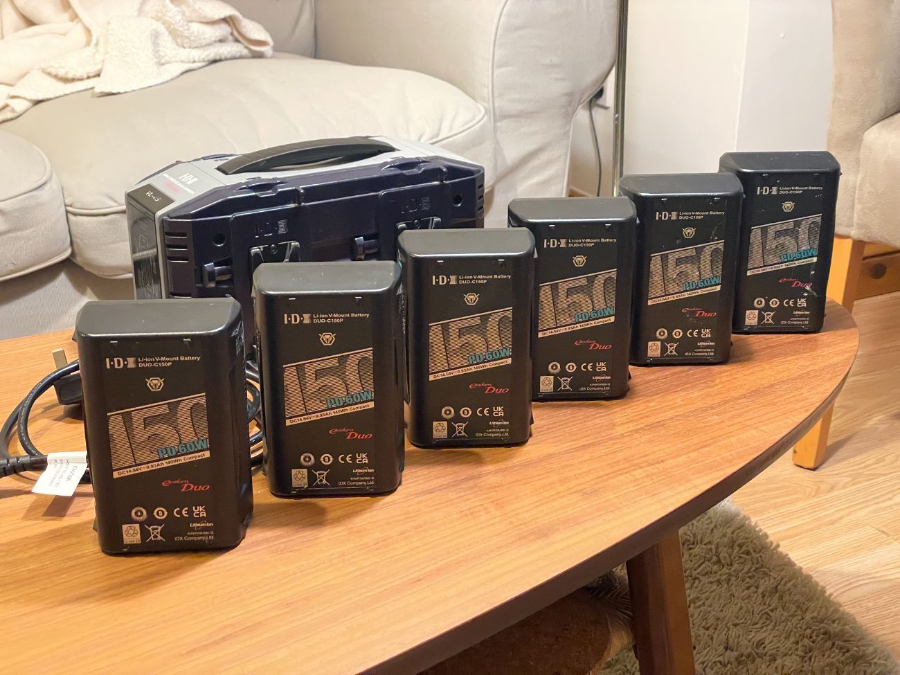 6 x idx v mount/ v lock battery 150w with idx charger kit 