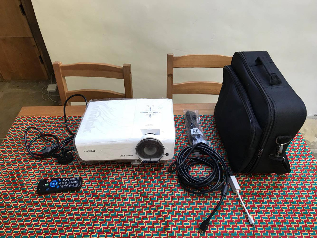 Projector 6000 lumen hd projector (ansi lumens)