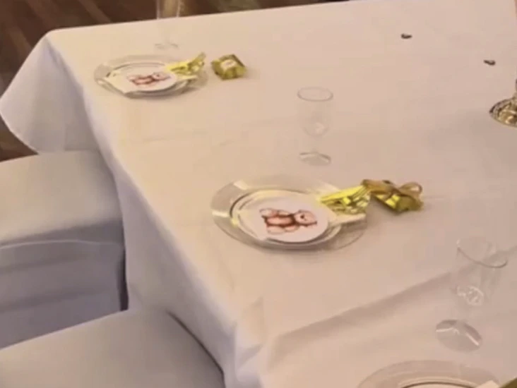 6 white table cloths