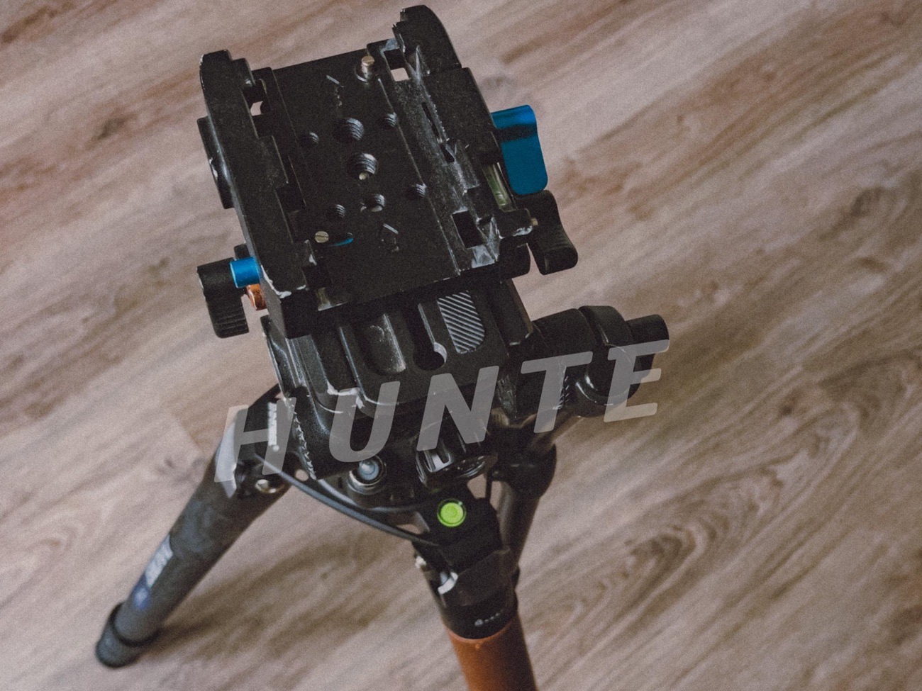 7063h tripod fluid video with carbon fibre legs