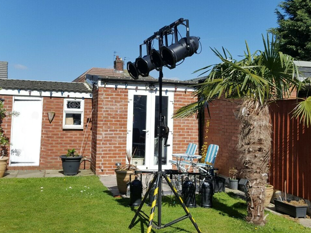 8 dmx stage lights plus 2 stands & t-bar