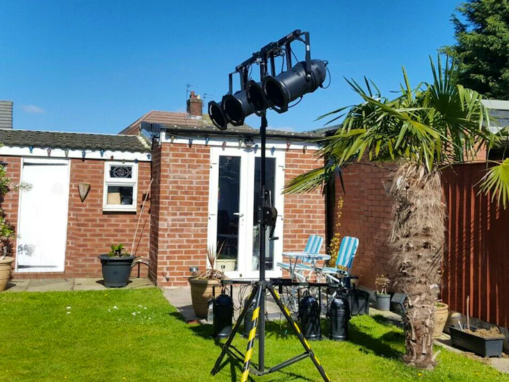 8 dmx stage lights plus 2 stands & t-bar