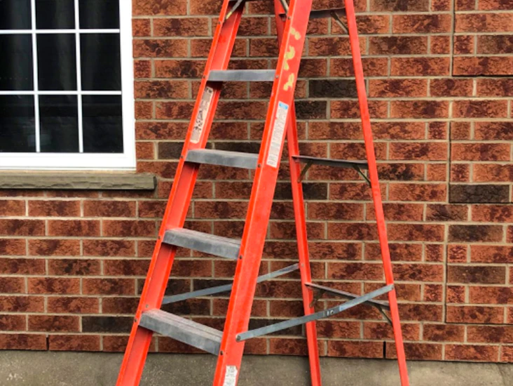 8’ fiberglass step ladder