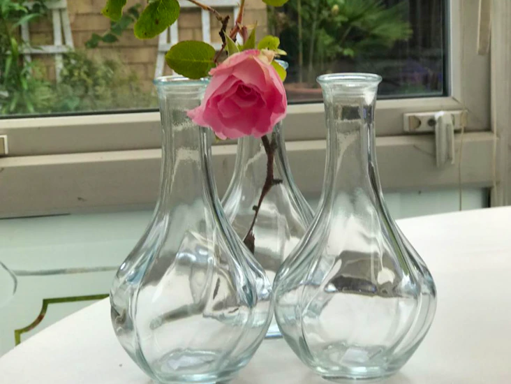 8 x small clear glass vases size 17 cm