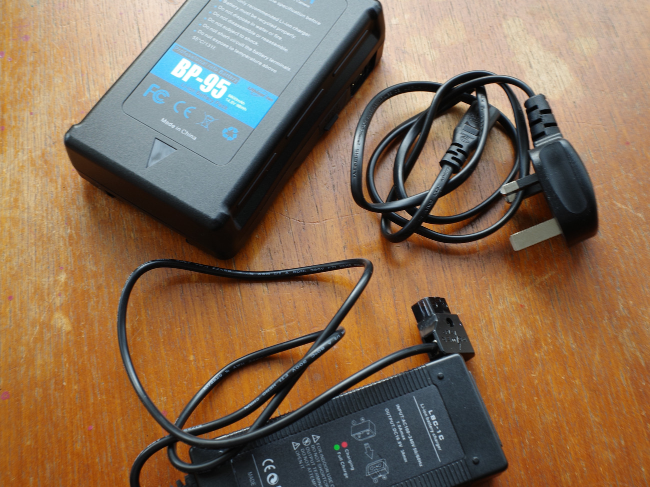 95wh bp-95 v-mount battery & charger