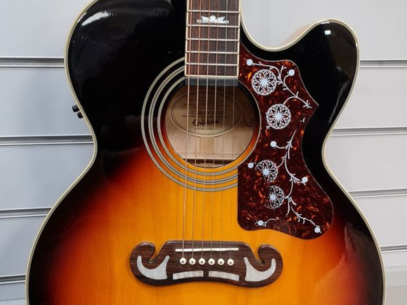 Epiphone ej-200ce/vs sunburst electro acoustic guitar