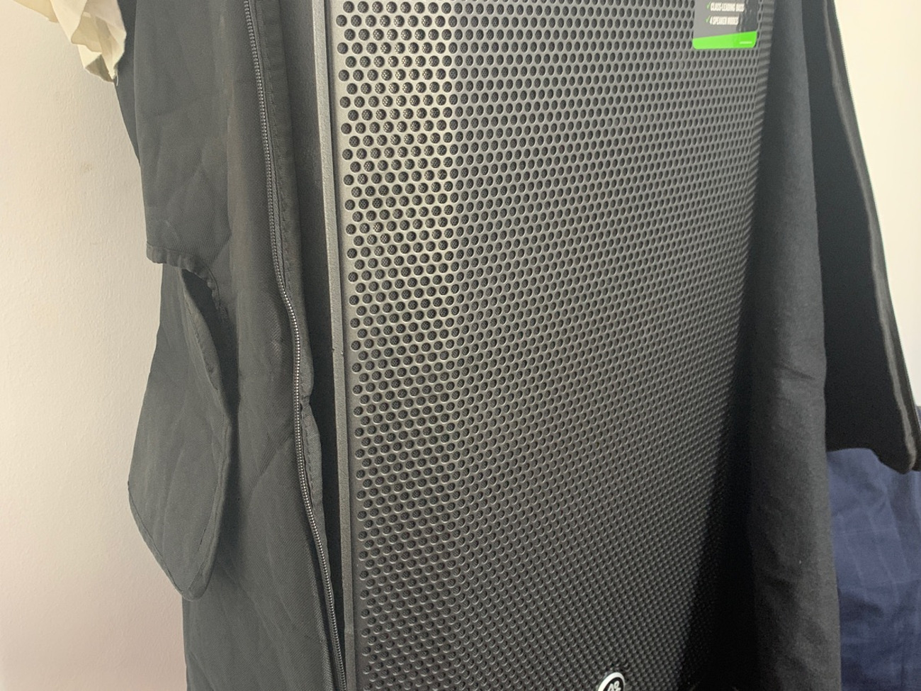 Active speakers pair