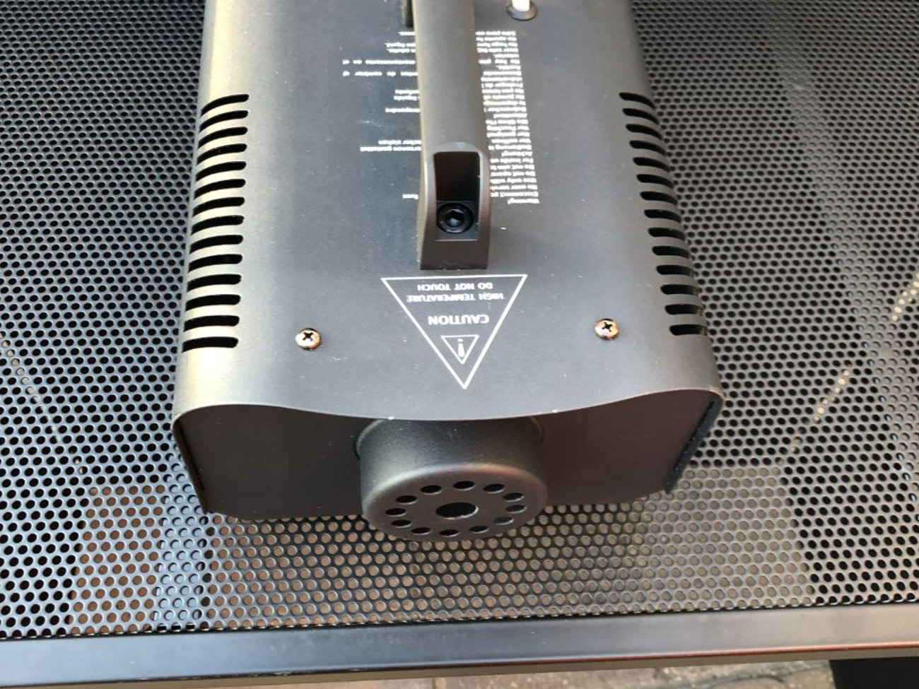 Adj 850w smoke machine inc 1/2 litre fluid & 25m ext lead