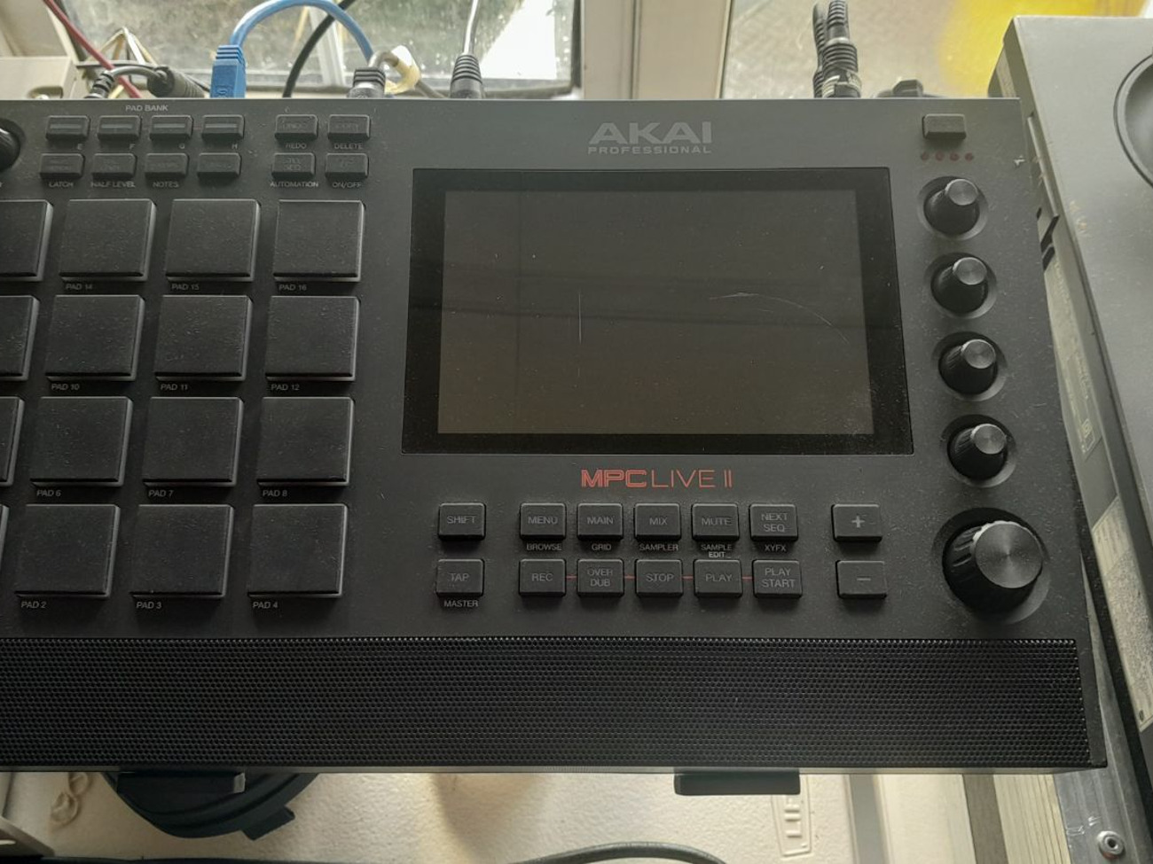 Akai mpc live 2 