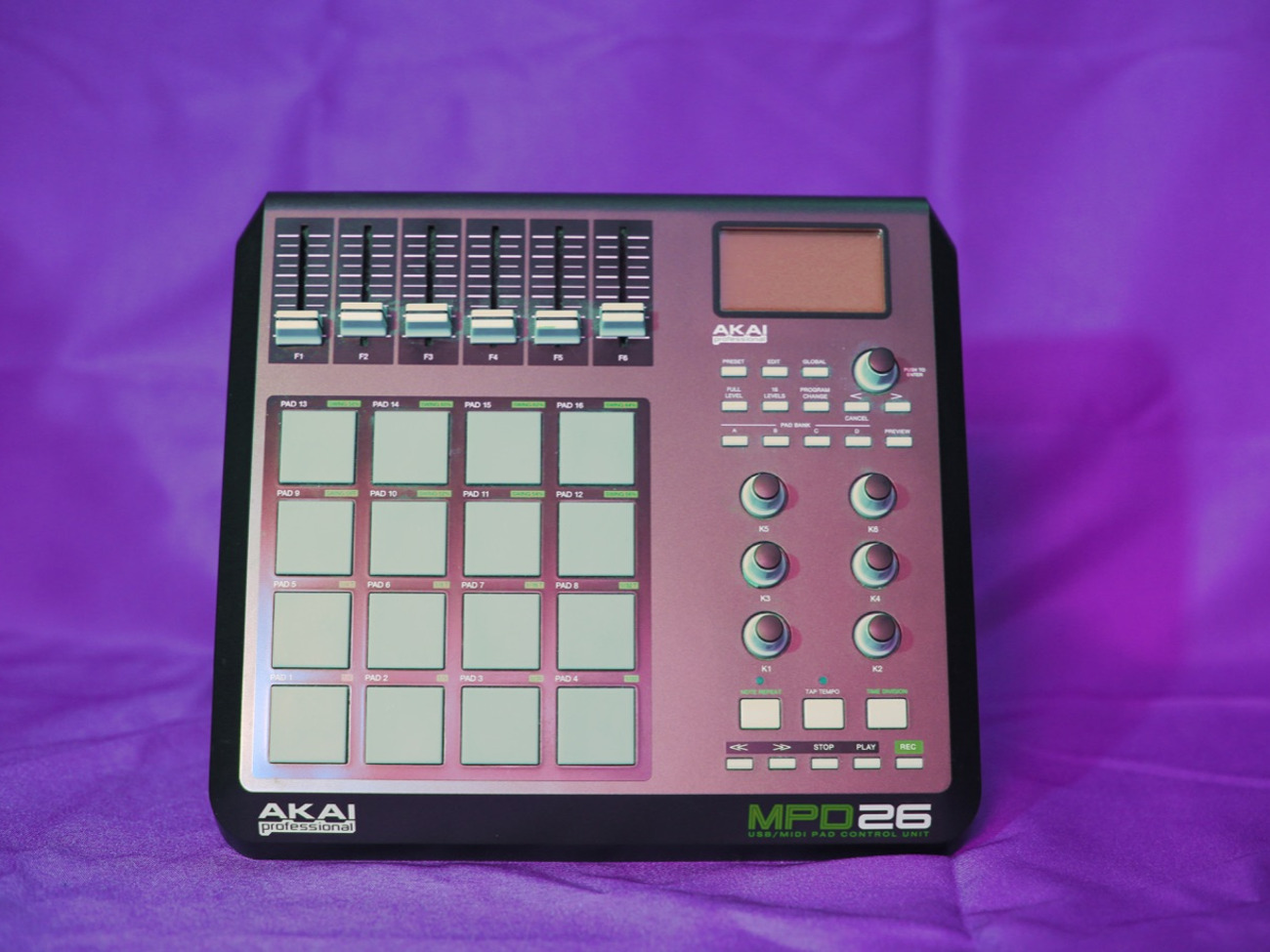 Akai mpd 26 midi controller 