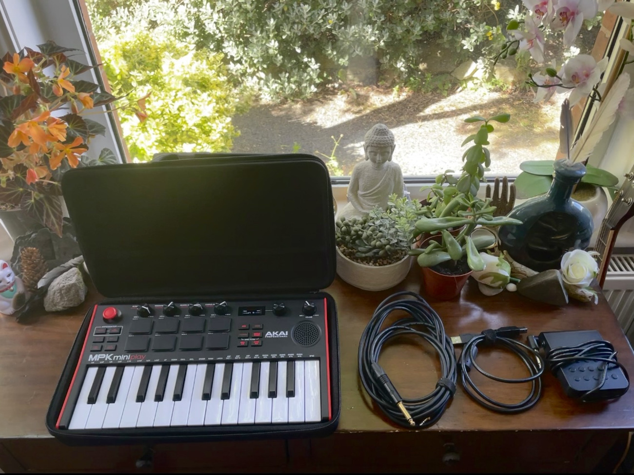 Akai mpk mini play 25 key usb midi keyboard 