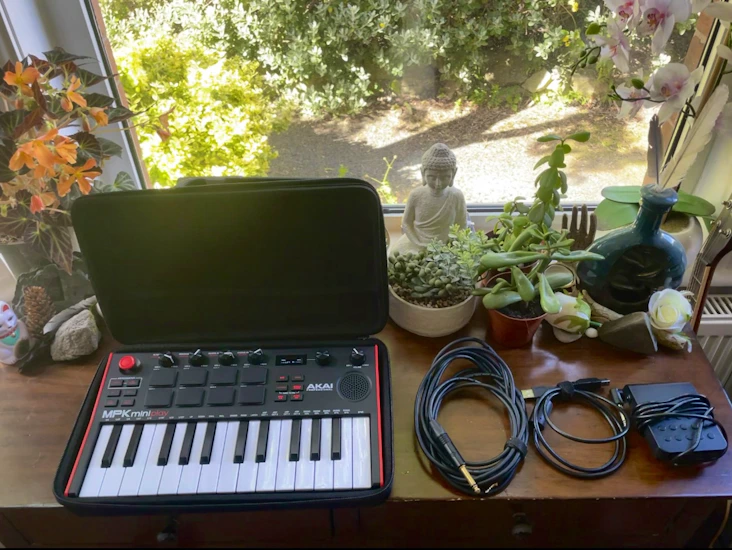 Akai mpk mini play 25 key usb midi keyboard