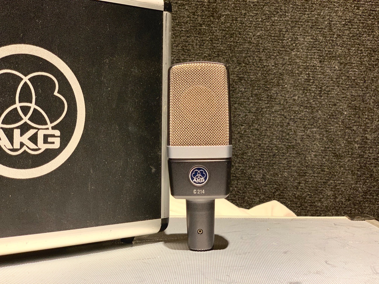 Akg c214 condenser microphone