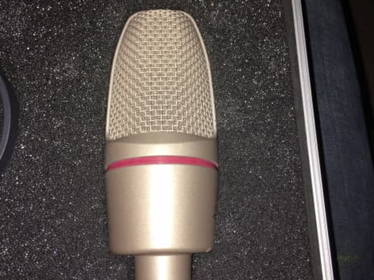 Akg c3000b microphone