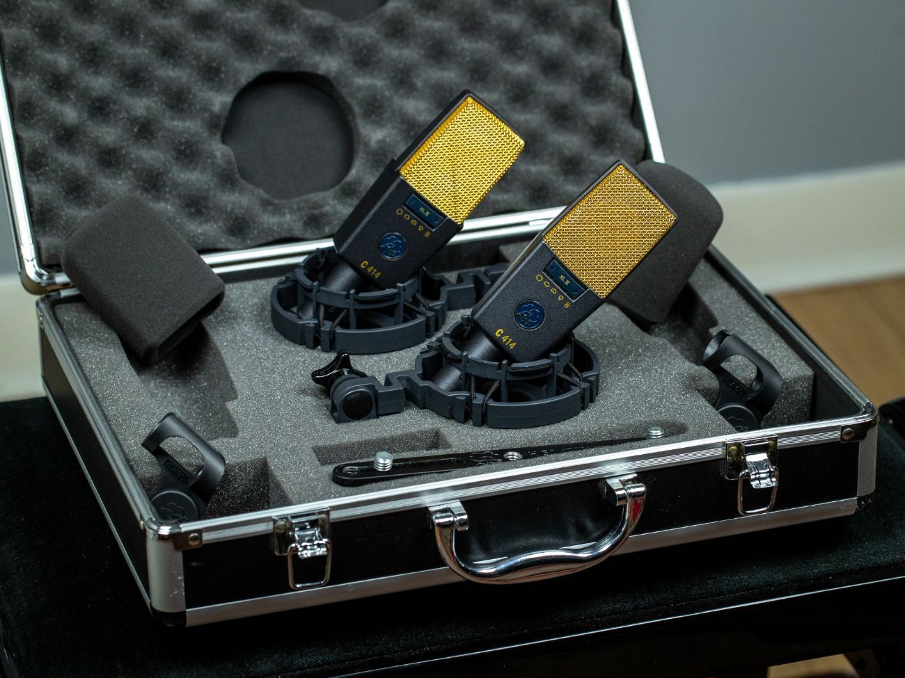 Akg c414 xlii multipattern condenser microphones (stereo pair)