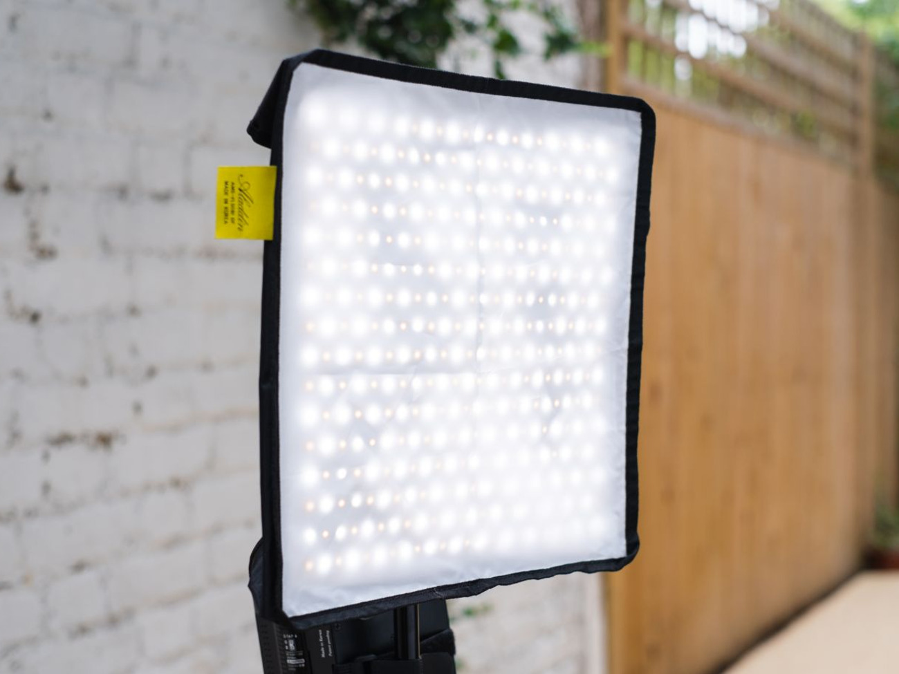 Aladdin 1x1 bi-colour led panel + v-locks + stand