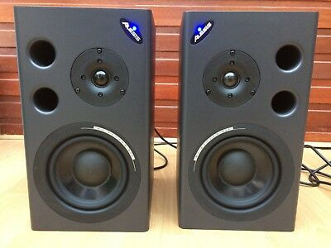 Alesis one mk2 studio monitors 