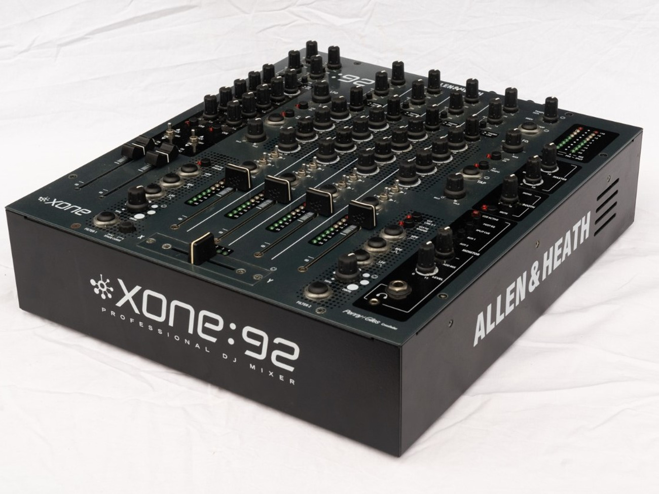 Allen & heath x:one 92 dj mixer