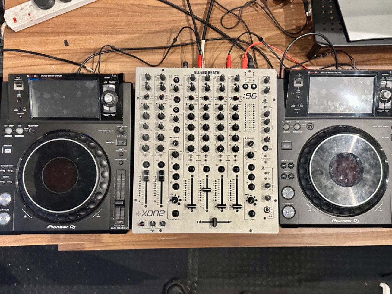 Rent Allen & Heath Xone 96 DJ mixer with 2 x XDJ-1000 MK2 CDJs