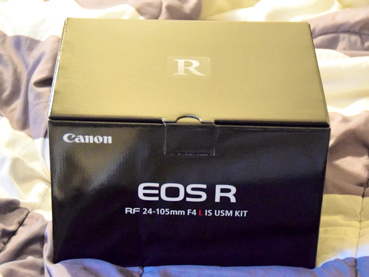 Almost new - canon eos r