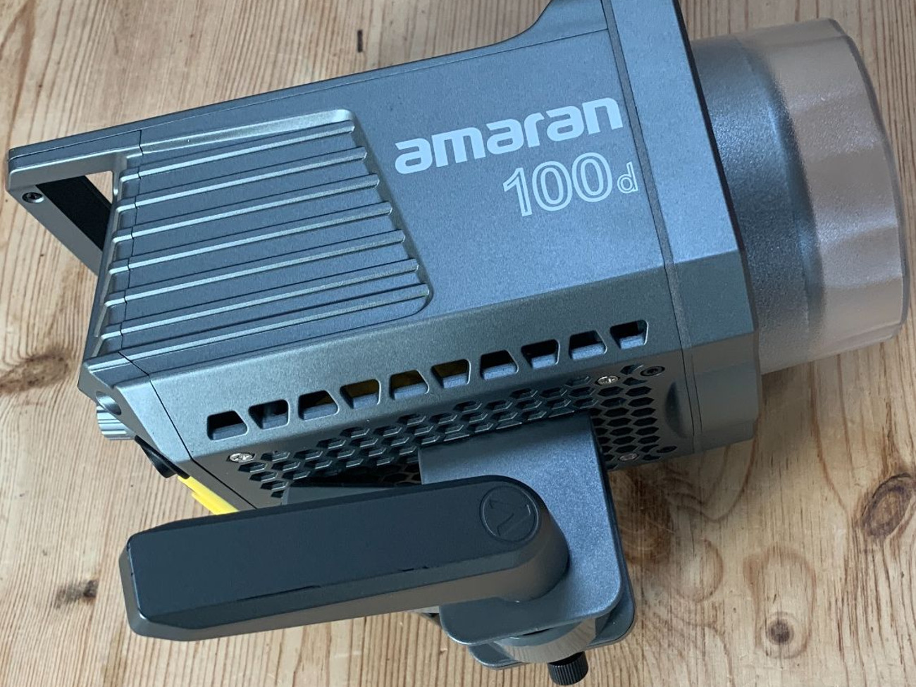 Amaran 100d studio video light - daylight balanced led