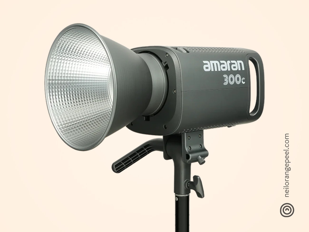 Amaran 300c 300w rgbww full-color bowens mount led aputure