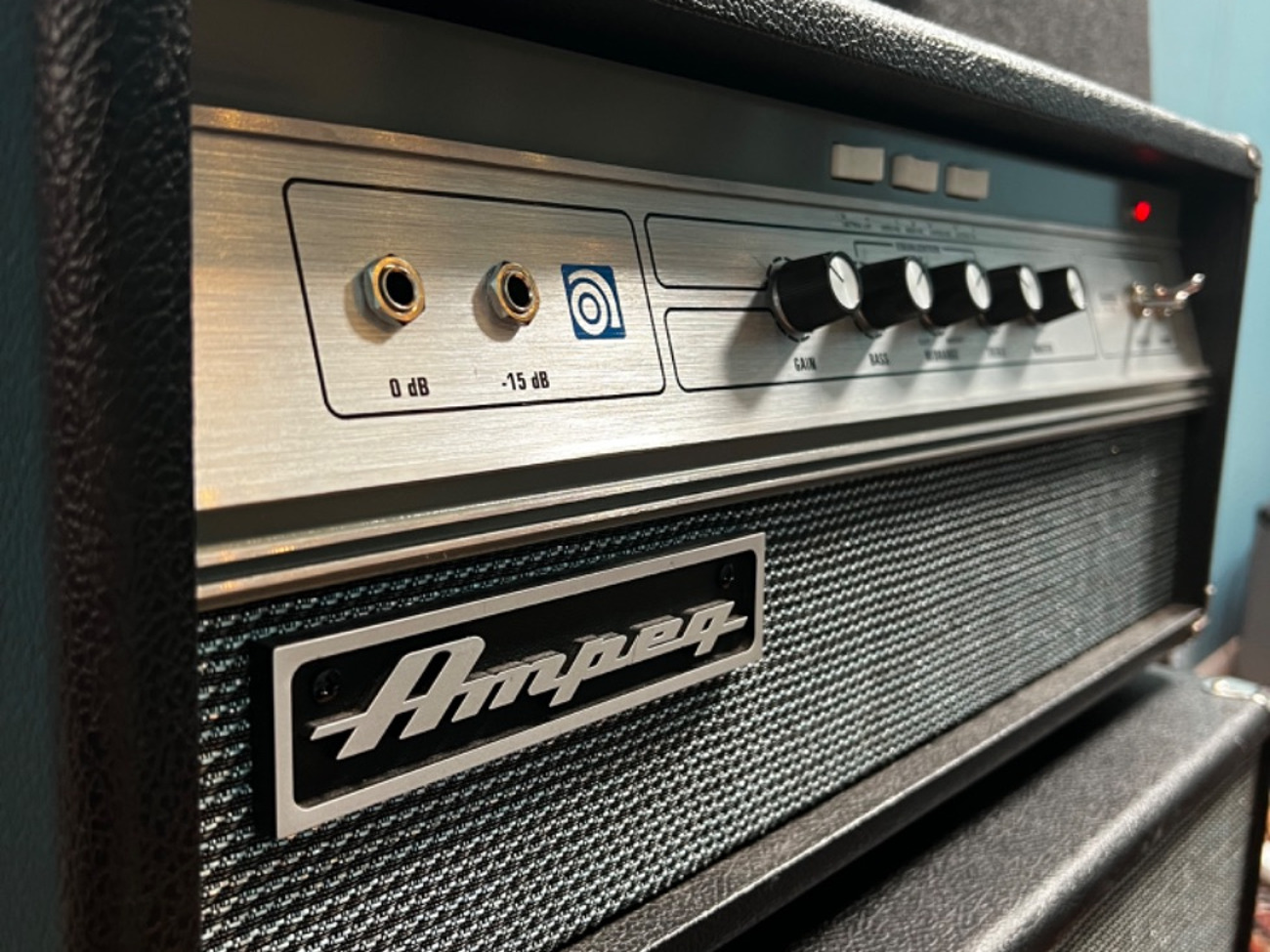 Ampeg v4b head 100w