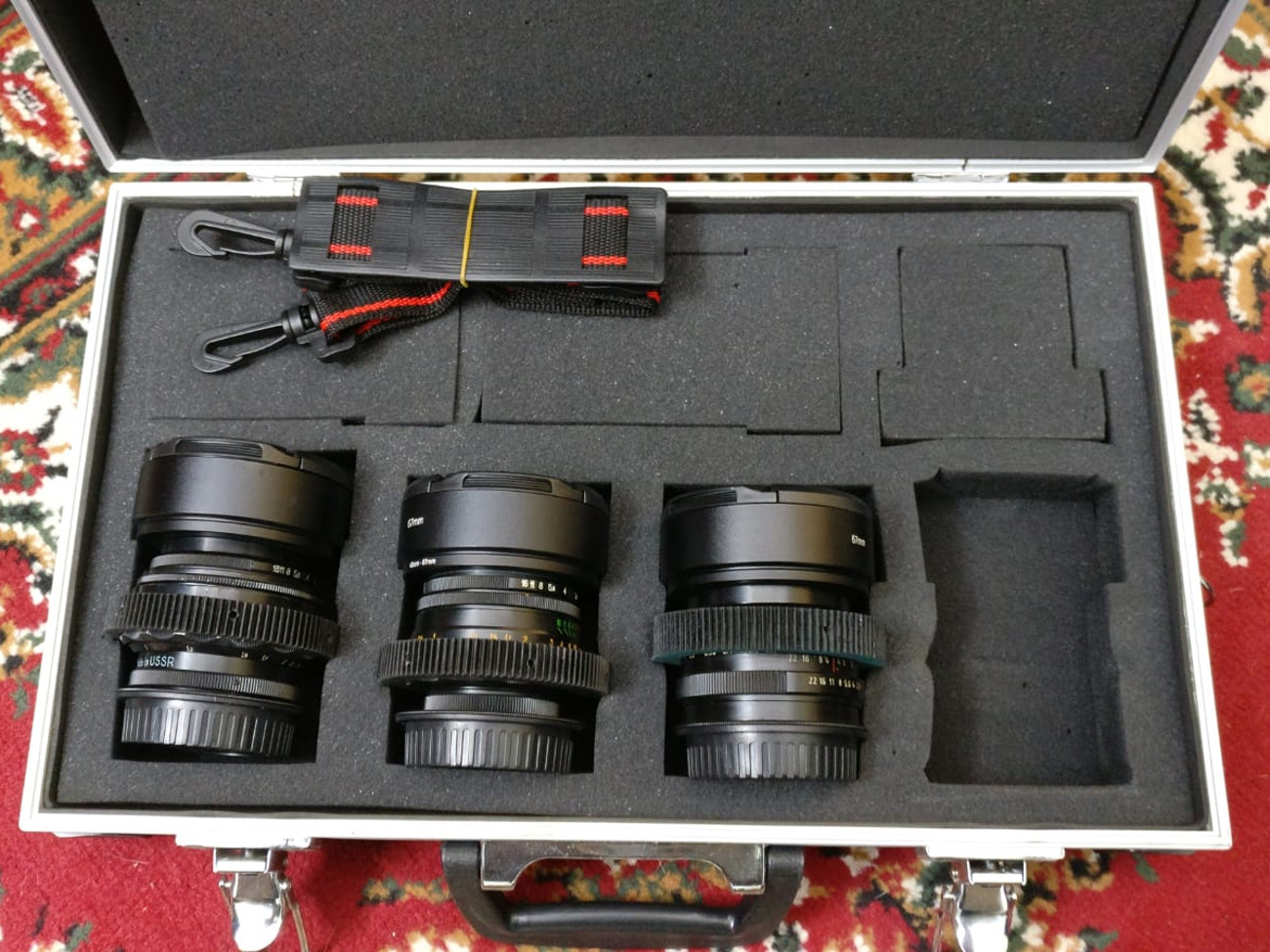 Anamorphic flare lenses
