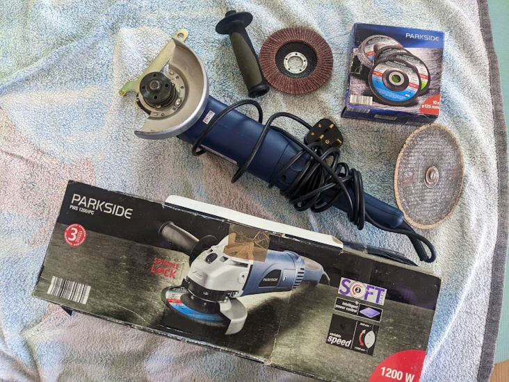 Angle grinder with multiple disks