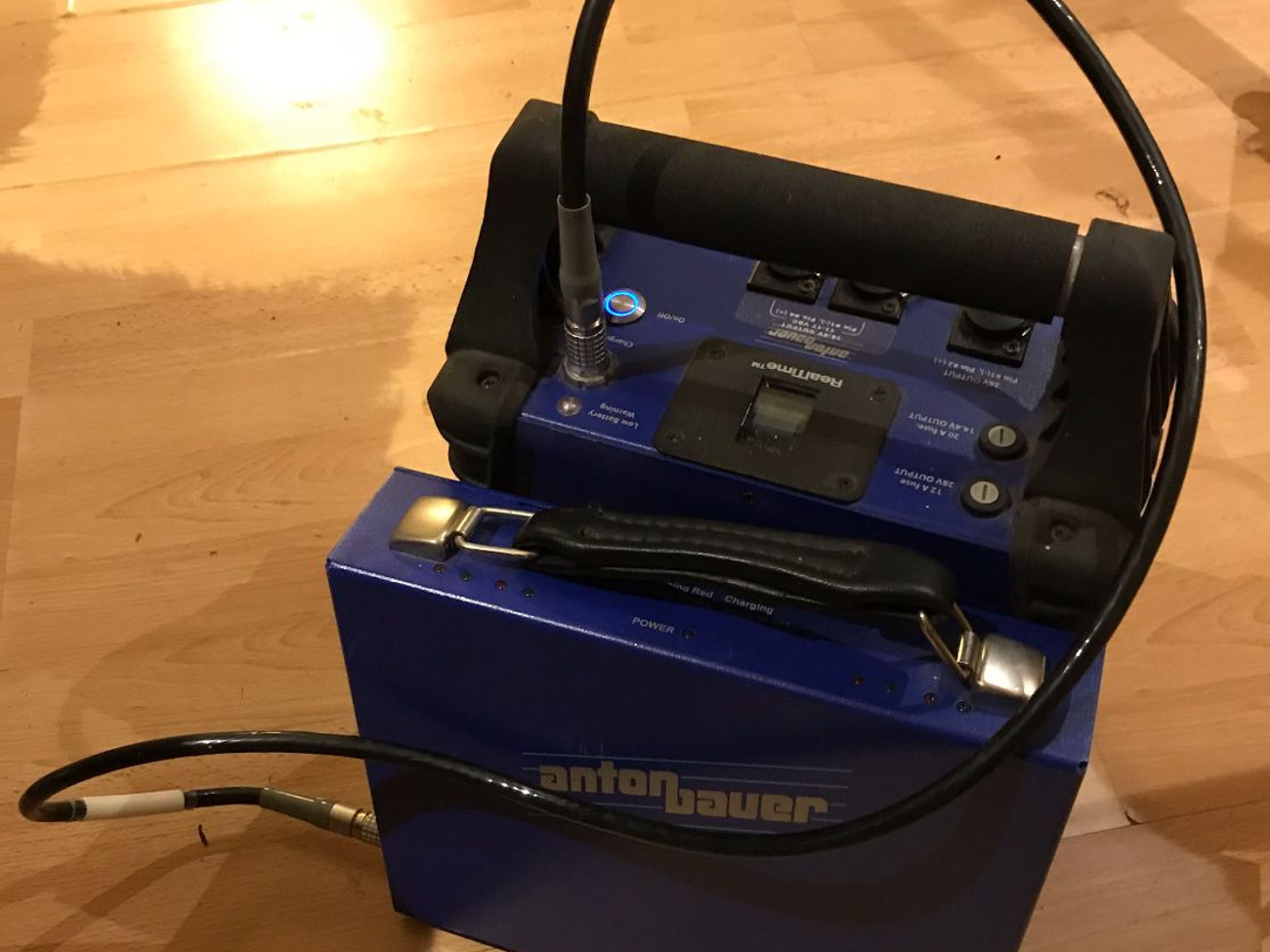 Anton bauer cine vclx battery and charger