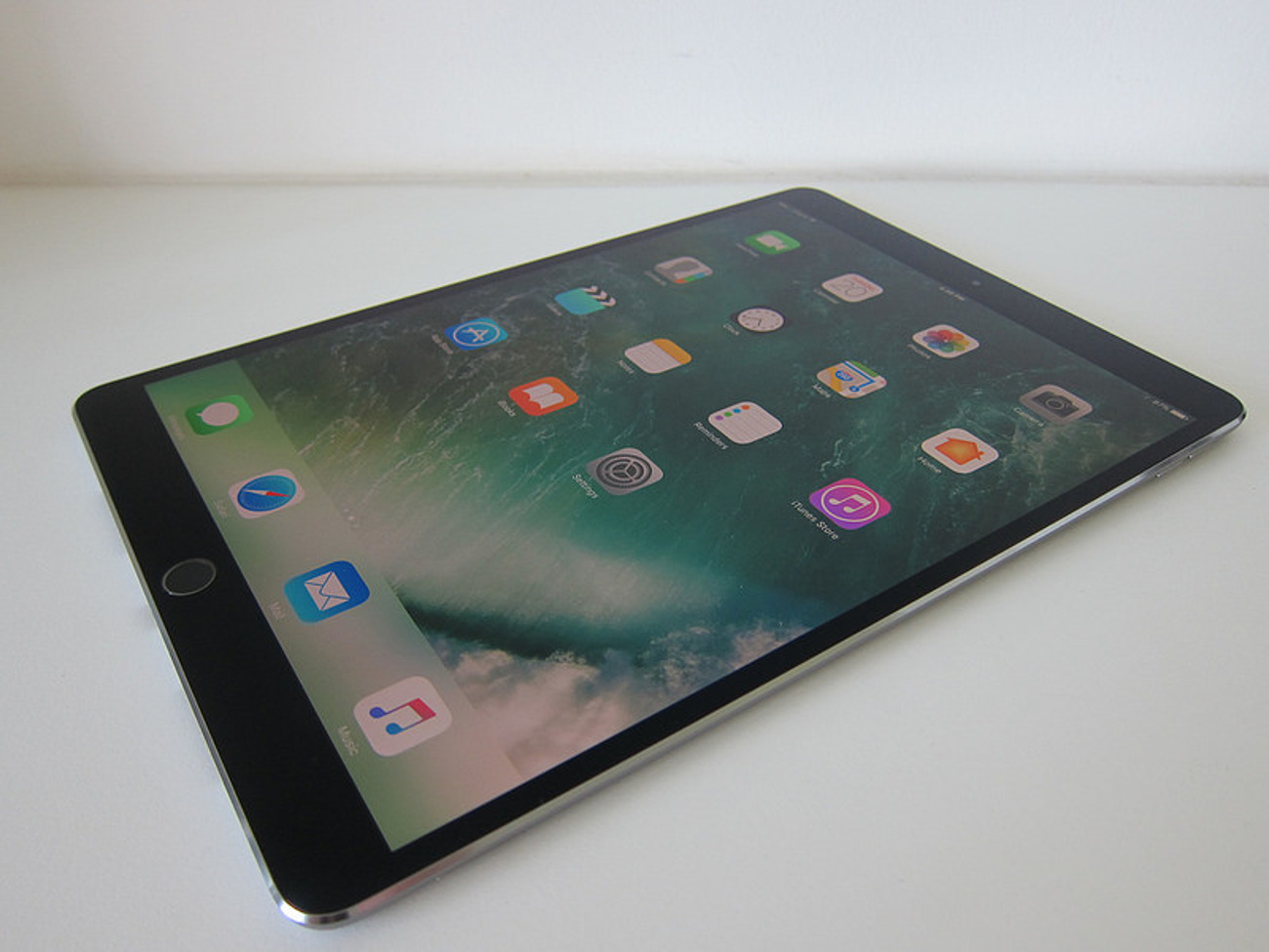 Apple iPad Pro 10.5 wifi+cellular 64GB スペースグレイ MQEY2j