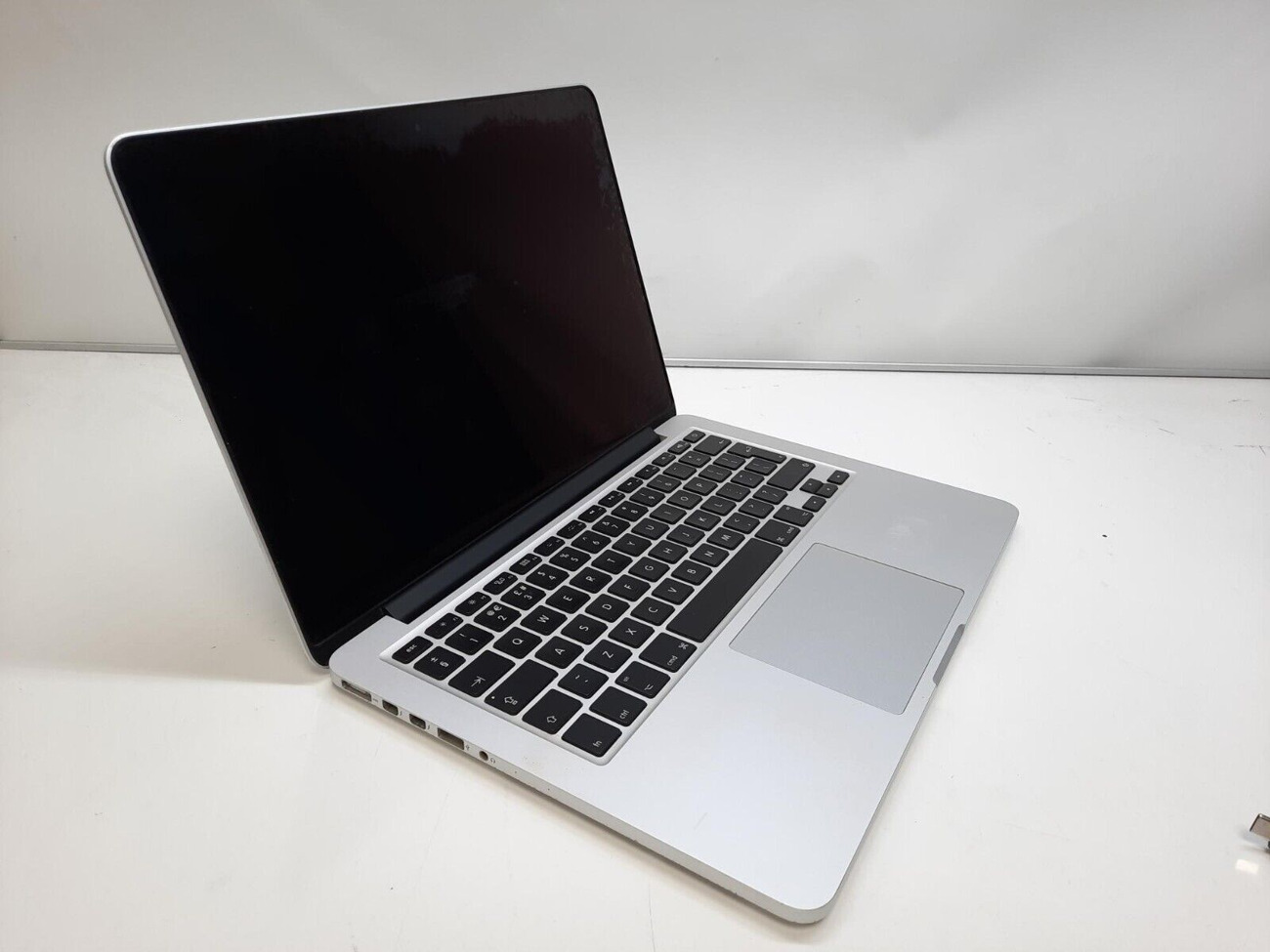 Apple macbook pro 2015 i5 8gb ram 256gb ssd 13" inch laptop