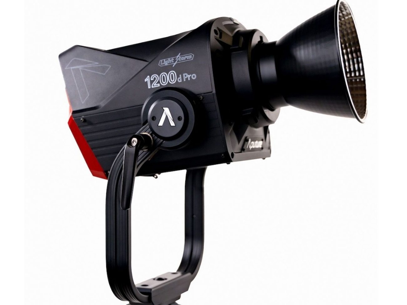 Aputure 1200d pro w/150 softbox