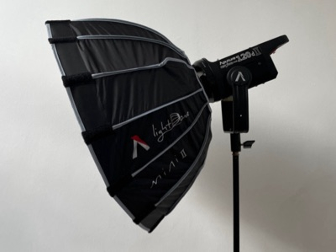 Aputure 120d ls ii + light dome mini