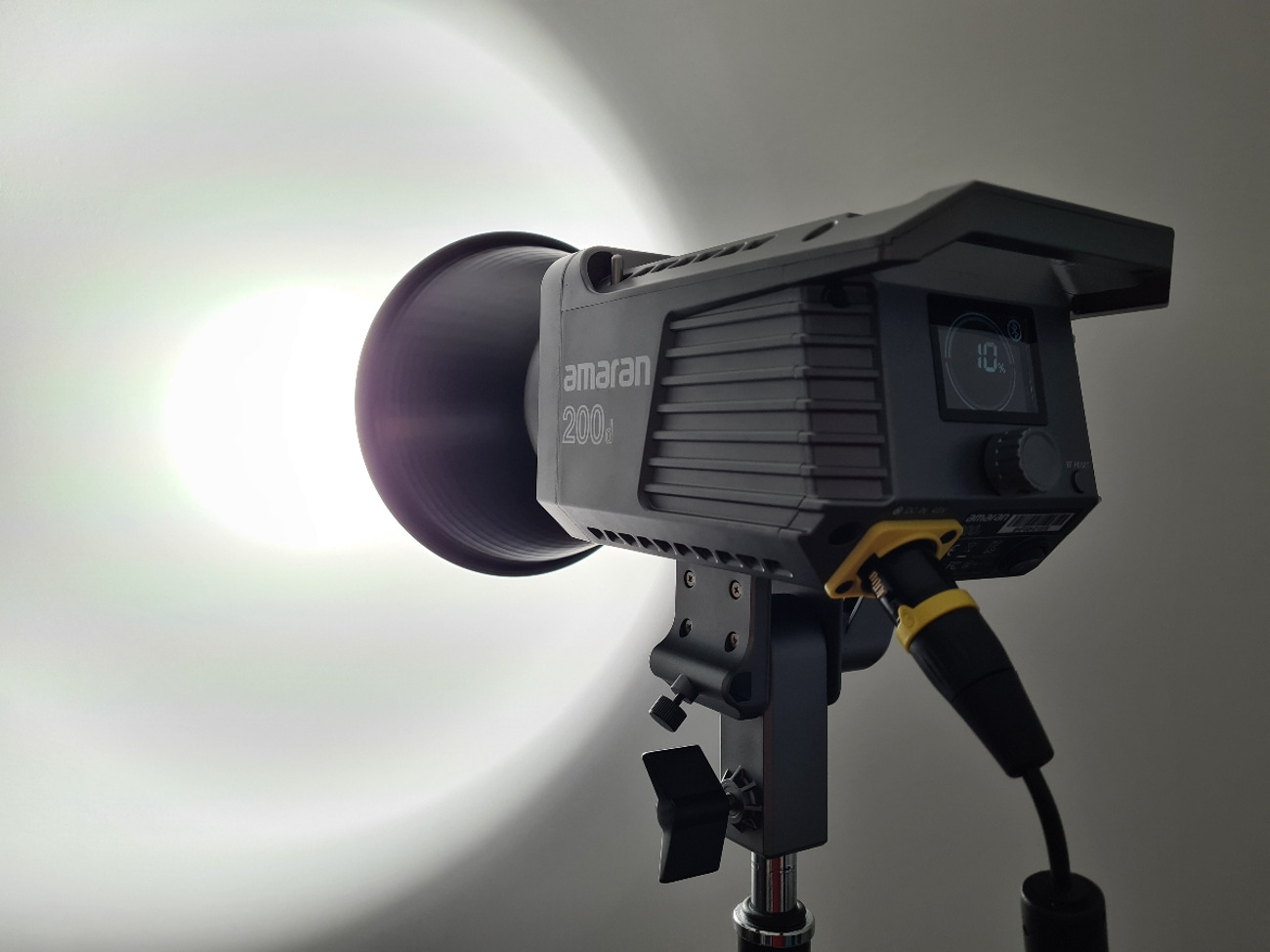 Aputure 200d light w/ stand