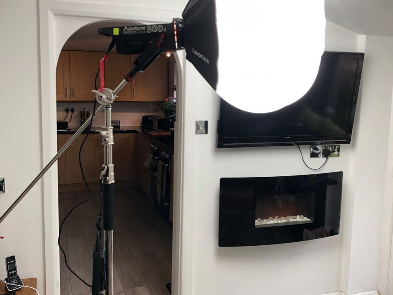 Aputure 300d lightstorm kit + c-stand + lantern softbox | video light