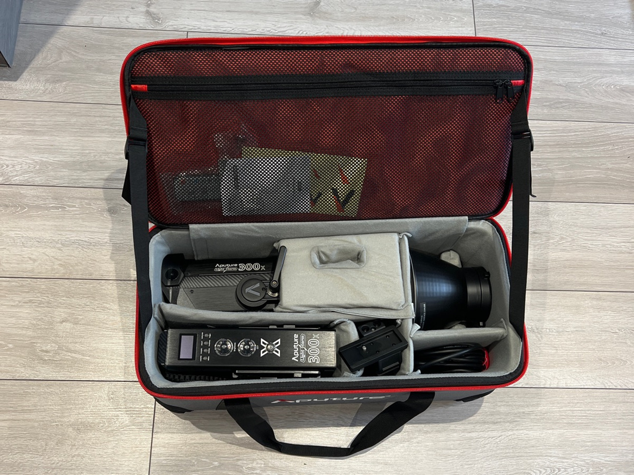 Aputure 300x light + c stands