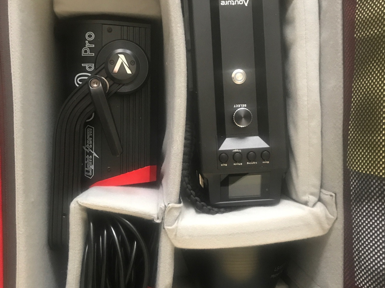 Aputure 600d pro + f10 fresnel lens 