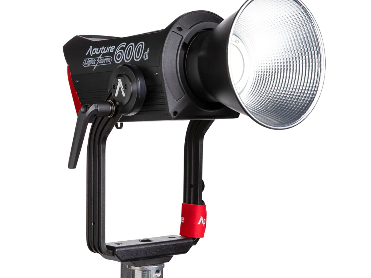 Aputure 600d + light dome ii & c stand