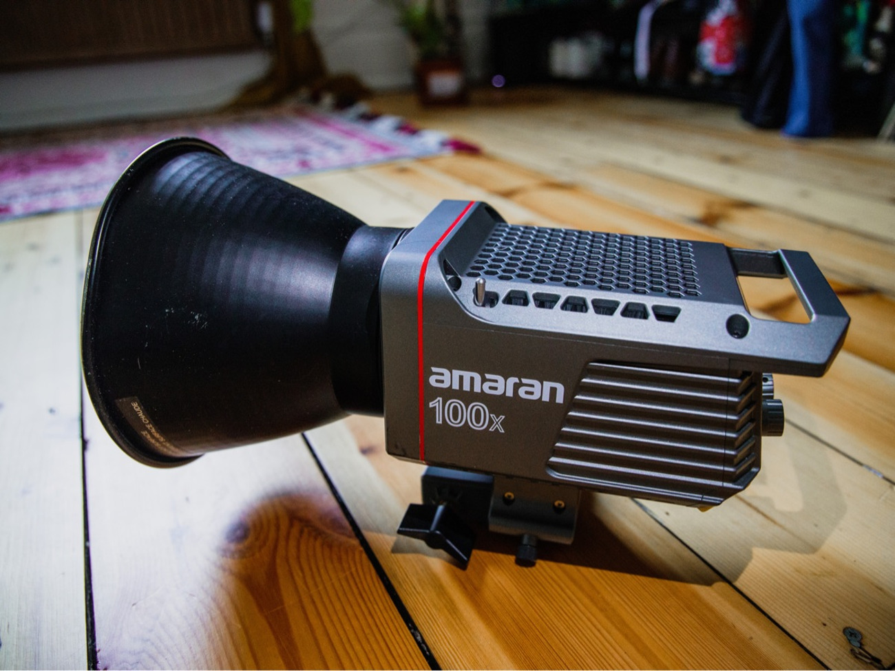 Aputure amaran 100x