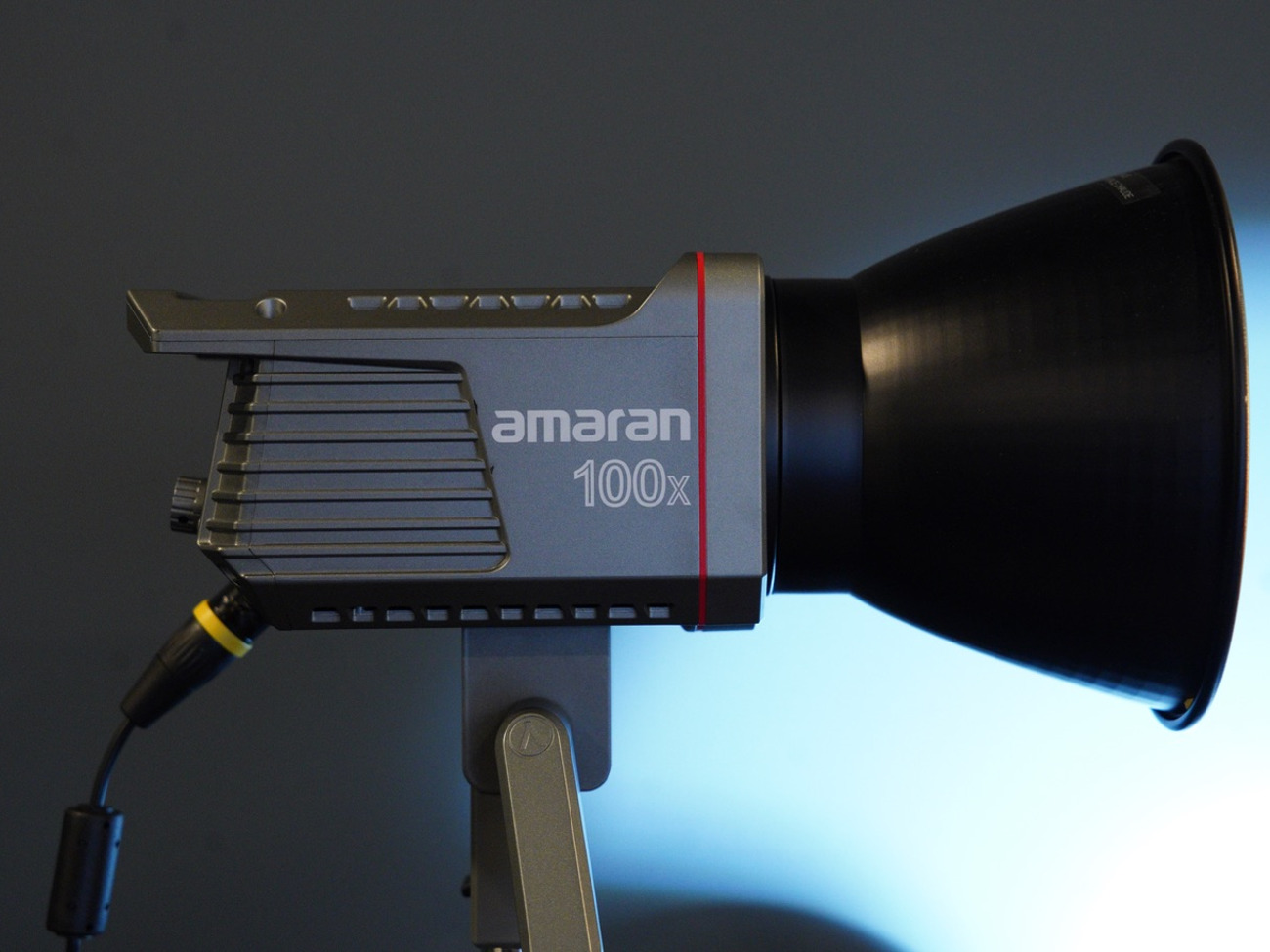Aputure amaran 100x. bi-colour adjustable led light.