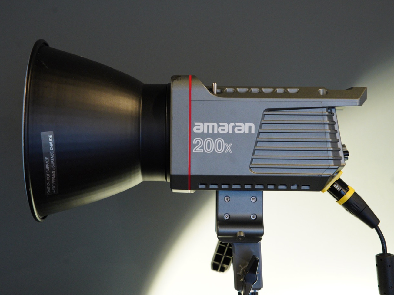 Aputure amaran 200x. bi-colour adjustable led light