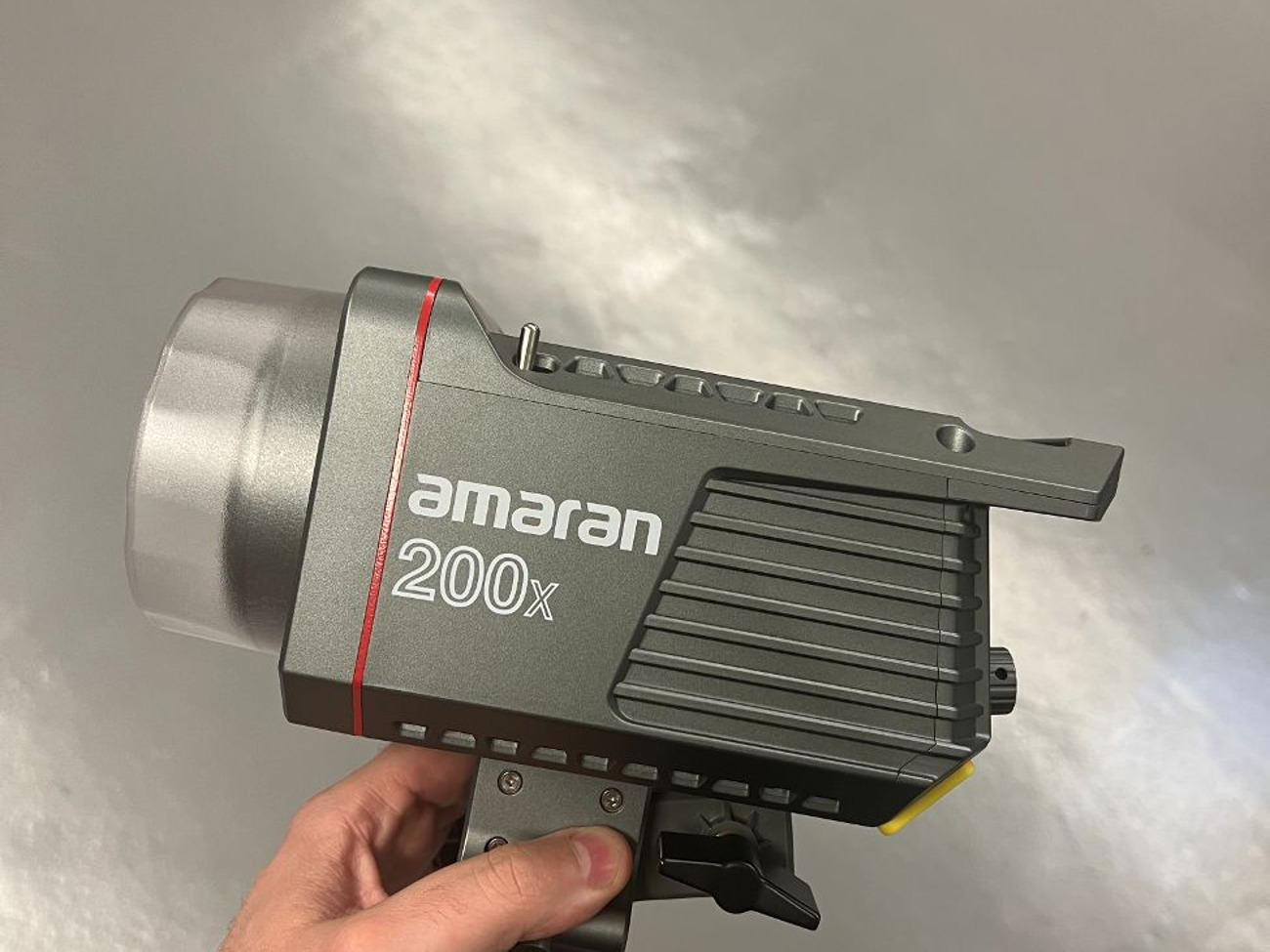 Aputure amaran 200x led video light