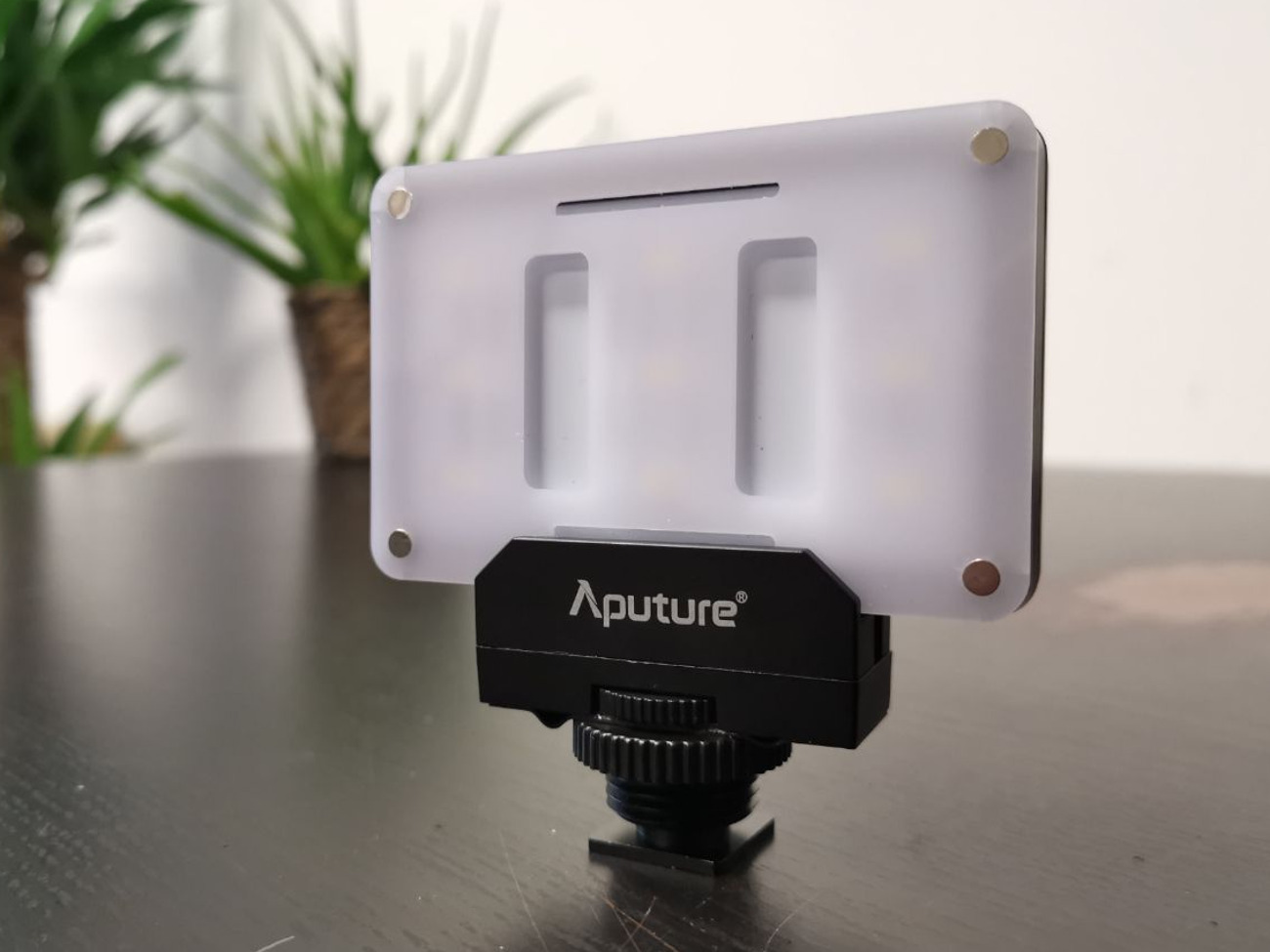 Aputure amaran al-m9 pocket led video light